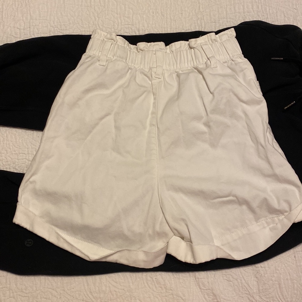 H&M Shorts - Picture 2 of 2